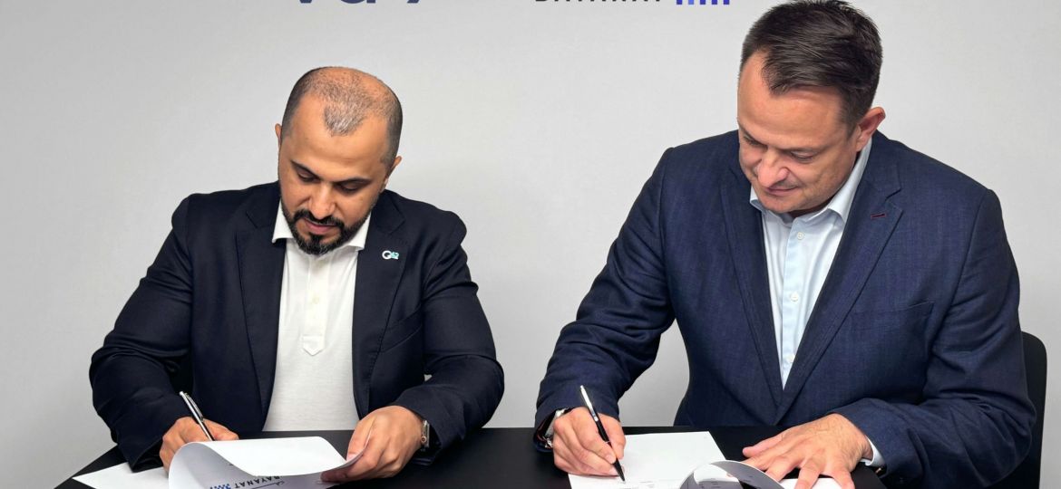 Vay-Bayanat-Signing-1